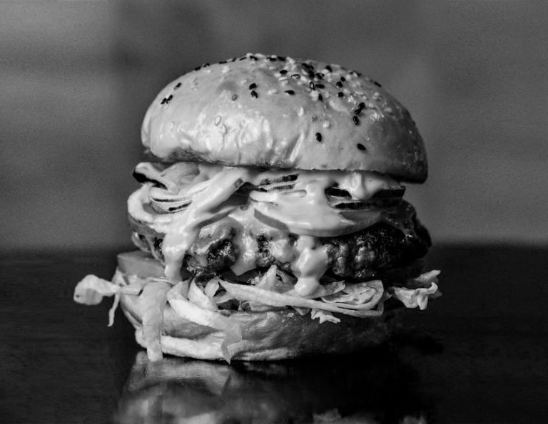 Hamburguesa de La Birra Bar, cliente de AYW en Miami